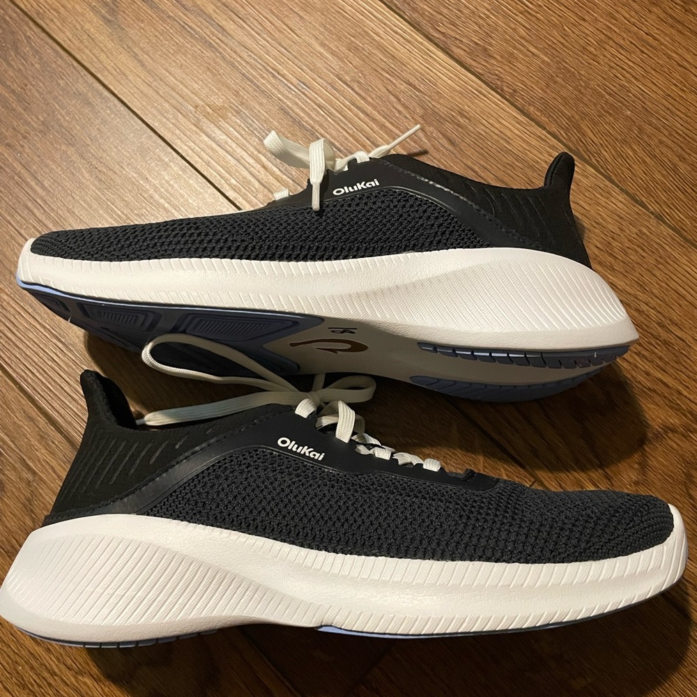 New OluKai Island Hopper Navy Walking Sneakers Sz 8.5